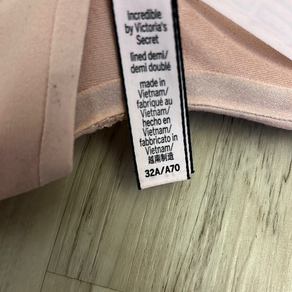 Victoria’s Scret Bra - Picture 5 of 5